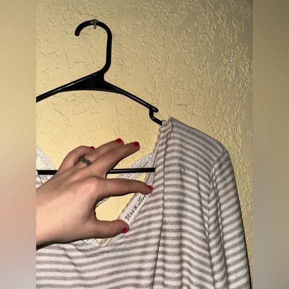 Striped V-Neck Women's Top Vine & Love XL - Picture 5 of 5